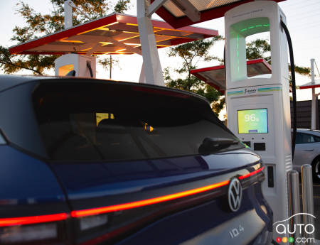 Volkswagen ID.4: Three Years of Free Fast Charging Via Electrify Canada